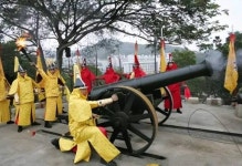 “쓰레기인 줄 알았는데 보물!”...고물상서 淸시대 대포 발견돼