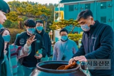 “1500년 전통 쌀맛 그대로의 한산소곡주, 청년 이웃 덕에 MZ세대 입맛 사로잡았죠”