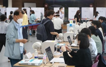 선거 첫날 사전투표율 10.18% 마감…전남 최고 17.57% (종합)