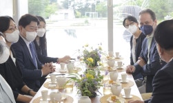 뉴욕메트로폴리탄 작품 제주 오나
