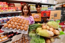 “우리가 제일 싸다”… ‘고물가 시대’ 대형마트는 최저가 전쟁