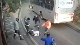 [여기는 남미] 묻지마 폭행보고 버스서 내린 남자들, 가해자는 잡고보니