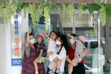 청포도가 방울방울 미소가 방글방글