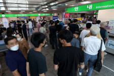 휴가철 맞아 북적이는 운전면허시험장