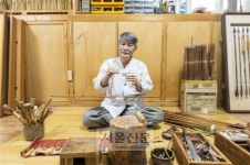 4대째 가업… “문헌 보고 하나씩 복원 뿌듯”