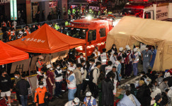 [속보]이태원, 대규모 압사사고…수십 명 CPR 중