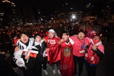 모두가 ‘붉은악마’ 된다… “브라질전은 밤샘 응원”