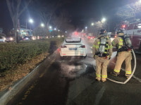 부산 만덕2터널 입구서 전기차 화재