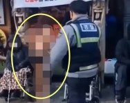 강남서 나체시위한 ‘육회집’ 女사장…사연은?