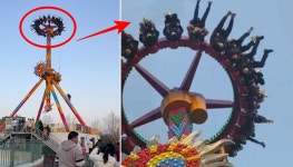 [영상] 거꾸로 뒤집혔는데…공중에서 멈춘 놀이기구 ‘아찔’[여기는 중국]