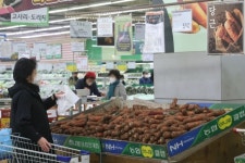 한파에 한 번, 채소값에 두 번… 손 떨리는 장보기