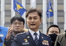 경찰 총경 인사 ‘보복성 좌천’ 논란...경찰청장 “심사숙고의 결과”