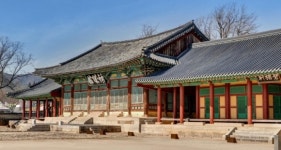 문화유산 객사 기둥 부식되고 틈 벌어지고…