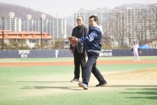 ‘독립야구단 경기도리그’ 팀업캠퍼스서 개막…김동연 지사 “재도전 응원… 일본독립야구단 교류 경기 추진”