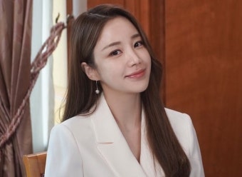 ‘금융맨’ 윤진이, 결혼 5개월만에 득녀 “산모·아이 모두 건강”