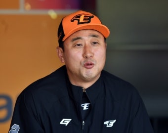 최원호 감독 ‘한화팬 분노’ 잠재울까