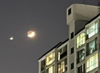 서쪽하늘에 뜬 초승달과 금성 [포토多이슈]