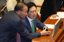 국회로 돌아온 간호법 결국 폐기… 노란봉투법은 헌재 심판대로