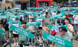 “연세로 차 없는 거리 돌려달라”…신촌서 따릉이 대행진