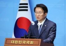 권칠승, 前천안함장에 “부하 다 죽이고”…與 반발