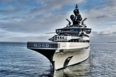 “러시아 6400억원 떠돌이 슈퍼요트 韓 부산 가는중”…새 도피처?