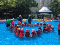 송파구, 해양경찰이 알려주는 어린이 ‘생존수영교실’ 운영