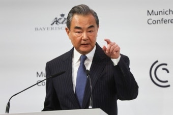 ‘한 달째 잠적’ 친강 전격 경질… 中, 신임 외교부장 다시 왕이 임명