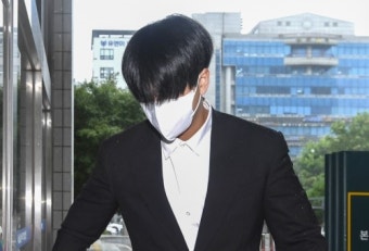 ‘병역비리’ 래퍼 나플라 징역 1년 선고…라비는 집행유예