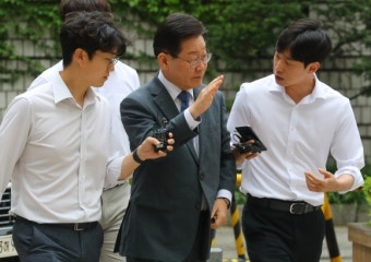 이재명 “檢독재 폭주 민주주의 위협…DJ 정신 새길 것”