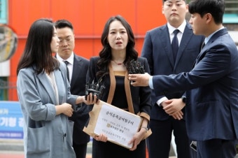 “홀로 감당할 수준 벗어나”…서이초 교사 유족, 순직 신청