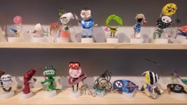 바닷가 쓰레기로 만든 1000개의 ‘미니어처 스토리’