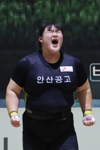 ‘포스트 장미란’ 박혜정, 세계역도선수권 여자 최중량급 금메달 3개 싹쓸이…장미란도 못 한 쾌거