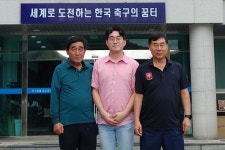 김희태 전 감독, 천안 축구역사박물관에 393점 소장 자료 기증
