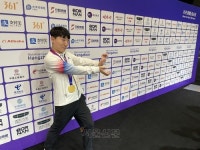 “두뇌가 멈출 때까지 싸우고 싶다”…아시안게임 e스포츠 한국 첫 금메달 스트리트파이터V 79년생 김관우…“이런 날 올 줄 몰랐다. 40대라도... 