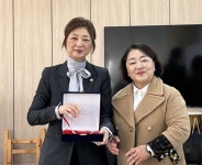 최유희 서울시의원, 한남초 노후환경개선 등 교육발전 기여 감사패 받아