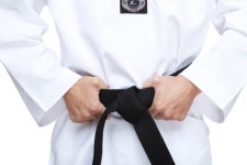 “조용히 안 해서”…다리로 ‘7살 머리’ 내려찍은 태권도 관장