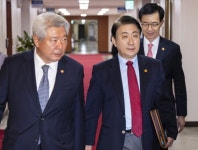 尹, 방통위원장에 특수통 출신 검사 김홍일 지명