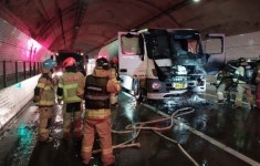 수도권2고속道 북항터널에서 유조차 불 ... 인명피해 없어