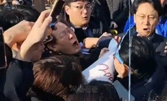 (영상)이재명, 부산 가덕도 방문 중 피습 [포토多이슈]