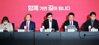 與 위성정당 ‘국민의미래’로…민주당 압박