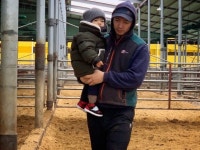 고흥에 귀농 정착한 송유종(70)씨 3부자···“소 움~메 소리 가장 행복하우(牛)”