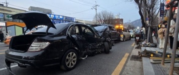 “빠르게 돌진” 은평구서 차량 연쇄추돌…행인 1명 사망·13명 부상