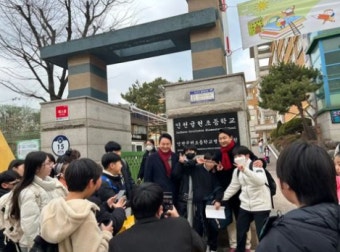 인파에 둘러싸인 이천수, 홀로 서 있는 원희룡…유세 중 무슨 일이