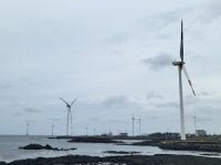 쓰자니 고장이 잦고 버리자니 철거 비용이…쓰임 다한 풍력발전기 어찌하나