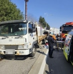 중부내륙고속도서 트럭 추돌…빈 LP가스통 쏟아져