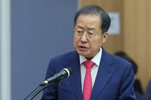 권성동, 김문수 후보와 협력 촉구…홍준표에 대한 갈등 가열