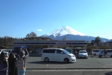“후지산 보지 마세요” 관광객 폭주에 日편의점 결국…