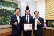 (주)더블루피엠씨 | 김용호 서울시의원 “나눔 문화 확산 위해 노력할 것”