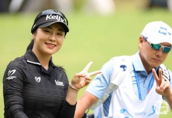 돌아온 윤이나, 첫 두산매치플레이 도전에서 2022년 대상 수상 김수지 제압