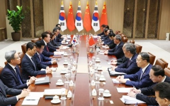 尹, 리창 中총리와 회담…“글로벌 복합위기 속 협력 강화 희망”